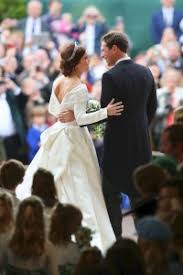 Prinzessin eugenie, enkelin von königin elizabeth, und ihr verlobter jack brooksbank feiern in der st. Prinzessin Eugenie Heiratet In England Derwesten De