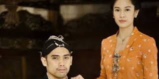 Kabupaten yang berbatasan langsung dengan indramayu, tasikmalaya, sumedang dan cirebon ini memiliki topografi yang sangat. Rayakan Anniversary Ke 10 Dian Sastro Kenang Masa Prewedding Merdeka Com