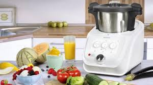 Si buscas un robot de cocina para hacer las mejores recetas y te preguntas qué robot de cocina es el mejor, aquí te mostramos un top 5 de los mejores robots. Lidl Desafia A Thermomix Y Pone A La Venta De Nuevo Su Robot De Cocina A Precio Imbatible As Com