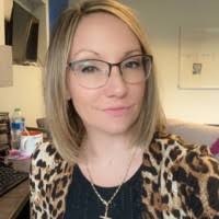 Holly Traxler's Instagram, Twitter & Facebook