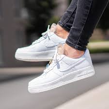 Insidesneakers Nike Air Force 1 07 Lx Bling Cz8101 100 In 2020 Nike Casual Shoes Best Nike Running Shoes Nike Shoes Women