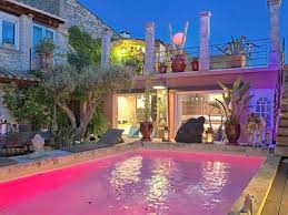 choisissez votre chambre avec jacuzzi privatif et piscine loveloc