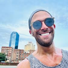 What an incredible month in #myoldkentuckyhome! From lakeside family fun to  completing my 4th full marathon (in a different state), it's been a  whirlwind. Between pool days at my own place and