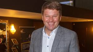 Спросите об этом ксению, — сказал губерниев. K Fcdf8eockwom