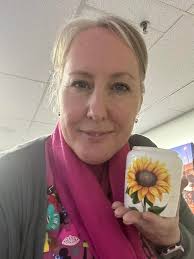 Sunflower Mini Warmer 🌻 Brighten your mood with a cheery sunflower that's  always in bloom. A rustic finish adds a touch of charm. Tag your sunflower  lovers!! https://josiemr.scentsy.us/party/18845443/brandys-scent-party