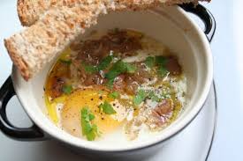 Fais Peter La Recette Oeuf Cocotte Foie Gras Et Confit D Oignon Oeuf Cocotte Foie Gras Oeufs Cocotte Confit Oignon