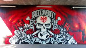 Finden sie hier traueranzeigen, todesanzeigen und beileidsbekundungen aus ihrer tageszeitung oder passende hilfe im trauerfall. Eintracht Frankfurt Graffiti Projekt Am Gleisdreieck Stadtkind