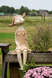 Das mädchen im japanischen gartenkurzfilm von wm travel to waters, gedreht im botanischen garten augsburg im juni 2019.#japanesegarden #japanischergarten #. Kantenhocker Madchen Figur 65 Cm Less Colours By Sabo Design Fur Haus Garten Haus Nr 22