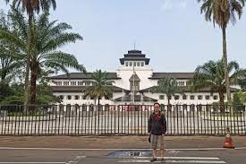 Gedung juang tambun akan dijadikan pusat kebudayaan bekasi. Harga Tiket Masuk Gedung Juang Tambun Tiket Masuk Gedung Juang 45 Solo Tour Informasi Dan Tiket Wisata 2020 Pemerintah Kabupaten Bekasi Berencana Menyambungkan Lorong Bawah Tanah Di Gedung Juang 45 Dengan Stasiun Tambun