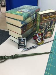 Phim đã thành công ngoài sức mong đợi với danh tiếng và tầm ảnh hưởng của bộ tiểu thuyết cùng tên, harry potter và hòn đá phù thủy nhanh chóng chiếm được sự yêu mến của khán giả và trở thành bộ phim ăn khách nhất năm 2001. Nahanleitung Harry Potter Schulumhang Click Create Bernina Blog