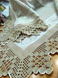 Caminho De Mesa De Tecido Com Barrado De Croche 8vcroche Com Tecido Bico De Croche Barrinha De Croche Bicos De Croche Simples