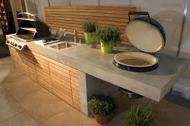 Outdoorkuche Vordergurnd Big Green Egg Grill Cocinas Rusticas Al Aire Libre Asadores De Patio Bar Para Patios