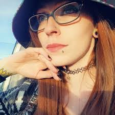 Leona Chamberlain's Instagram, Twitter & Facebook