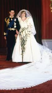 With a fairy tale wedding, and two sons, the divorce became. Die Geschichte Von Dianas Brautkleid Und Ihrer Taille