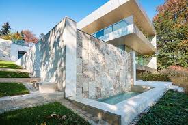 Realisierte Poolanlagen Von Delfin Wellness Leonding Oo Schwimmbecken Mit Uberlaufkante Und Weisser Poolfolie Schwimmbecken Pool Schwimmen