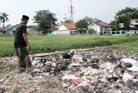 Ilustrasi anak membuang sampah pada tempatnya sumber gambar . Depok Awasi Ketat Pembuang Sampah Liar Republika Online