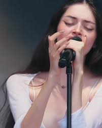 Ce clip, cette femme, ces photos 🖤🖤🖤 Merci pour tous vos doux retours  sur Marcher Droit 👁✂️ Adèle Belem By @ilanbrk_  https://solann.lnk.to/MarcherDroit