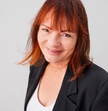 Book a Psychic Reading with Astrologer Byron Bay Patsy Bennett Online Now