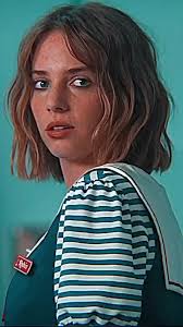 Robyn Buckley Live Wallpaper featuring Maya Hawke from Stranger Things