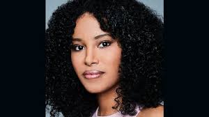 Kelly Mena's Instagram, Twitter & Facebook