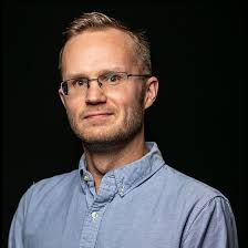 Can we stay human in a world consumed by Artificial Intelligence? 🤖🧠 Dr.  Joseph Vukov, philosophy professor and associate director of  @HankCenterLUC, tackles this complex question in his latest book, "Staying  Human