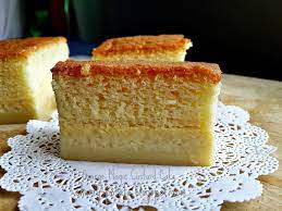 第一次看到这蛋糕的文章时我并没有留意其神奇的之处在哪 后来看到脸书上的烘焙圈里疯狂的在传着 我才仔细详阅其有关的食谱和文章评价 从ann 和cheryl 处看到她们的制作心得和详细的步骤后 我决定自己也动手玩玩 这蛋糕从准备材料到进烤箱 我的心情都 baking