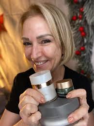 After a long day outside, make sure to give your skin the love it deserves  😍✨ Transform your skincare with Silka Papaya Night Cream for that gandang  mámahalín skin 🧡 with regular