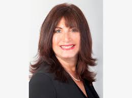 Robin Feld of Syosset Join Homes By Mara Realty of Syosset