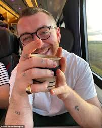 I often see a lot of confusion about which tattoos gd actually has and which ones are fake. Sam Smith Showcases Their New Black And White Tattoo Of Elliott From The Disney Film Pete S Dragon Readsector