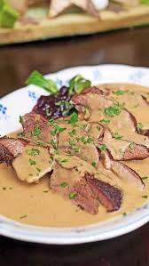 Reh Schaufele Mit Weck Knodel Wild Preiselbeeren Und Acker Salat In 2020 Rehbraten Rezept Rezepte Reh Rezept
