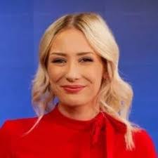 Hannah Loftis's Instagram, Twitter & Facebook