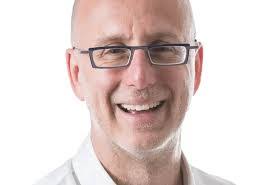 Linda Moir's Instagram, Twitter & Facebook