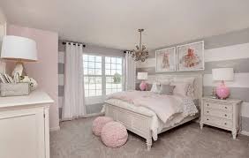 Desain kamar penuh dengan bantal. 5 Desain Kamar Minimalis Pink Untuk Semua Umur Terbaik Blog Qhomemart
