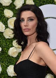 Canadian actress and singer Jessica Paré (1980) is best known for her  co-starring role as Megan Draper