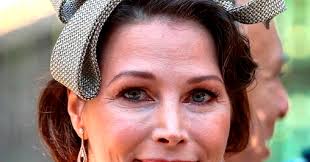 Royalty & Pomp: THE HEADDRESS