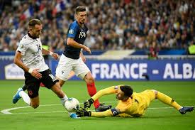 Hugo lloris, né le 26 décembre 1986 à nice, est un footballeur international français qui évolue au poste de gardien de but à tottenham hotspur. Fans React On Twitter To Hugo Lloris S Performance For France