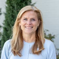 Carrie Lund's Instagram, Twitter & Facebook