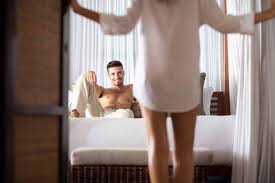 Denmeeee lista de canciones para hacer el amor que sean cachondas y sexies porfa como sweet dreams o tu muñecaaaa por faaa. Canciones Para Hacer El Amor El Top 5 Eme De Mujer Es