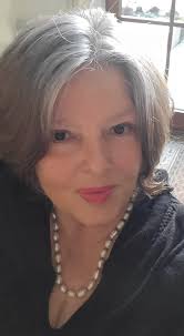 OSHO ÜBER NICHT-IDENTIFIKATION "Lass folgendes zu deinem Grundsatz werden:  Wenn du das nächste Mal ärgerlich bist, beobachte den Ärger nur. Sage  nicht: „Ich bin verärgert.“ Sage: „Da ist Ärger und ich beobachte