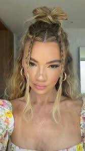 Christina Arana's Instagram, Twitter & Facebook