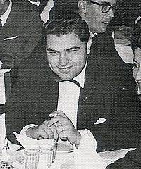 Mario luis kreutzberger blumenfeld (talca, 28 de diciembre de 1940), mejor conocido como don francisco, es un presentador de televisión, productor, filántropo y empresario chileno de origen judío. Don Francisco Wikiwand