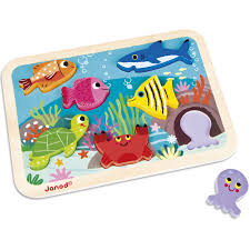 avec le puzzle a encastrement chunky marin de la marque janod l enfant s amusera a positionner les animaux a l puzzles for toddlers toys gifts wooden puzzles