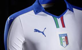 Mostra la tua passione per gli azzurri in stile grazie alla maglia puma italia 19/20 away replica basata su quella indossata da lorenzo insigne and jorginho. Puma Svelata La Nuova Seconda Maglia Dell Italia