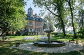 Die th köln zählt zu den innovativsten hochschulen für angewandte wissenschaften. Schloss Hochzeit Koln Location Schloss Schlosshochzeit Schloss Arff