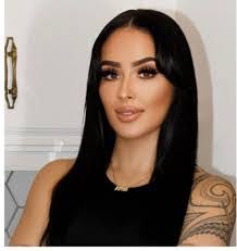 Kari Ritchie's Instagram, Twitter & Facebook