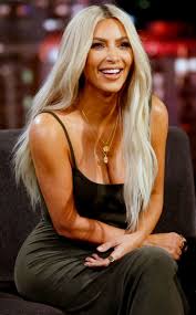 Pinterest Deborahpraha Kim Kardashian At Jimmy Fallon Jennifer Lawrence Interview With Platinum Kim Kardashian Hair Kim Kardashian Blonde Kardashian Hair