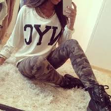 Résultat de recherche d'images pour "image d'une meuf swag en sport tenus nike"