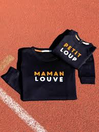 Le Duo De Sweats Maman Louve Petit Loup Broderie Bouclette Bicolore En Coton Bio Emoi Emoi Maman Louve Petit Loup Coton Bio