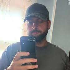 Yo reduciría la pregunta : ¿Se enamoran alguna vez?