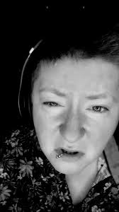 #fypシ #dunklesgeheimnis @mary24.5 bitte 🙏 🤣😂🤣😂😂🤣🤣🤣😂😂 #mary24_5  #theroyalpsychos ruf mich an 😅🤙